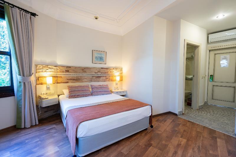 Room, Single, Double or Twin Bed