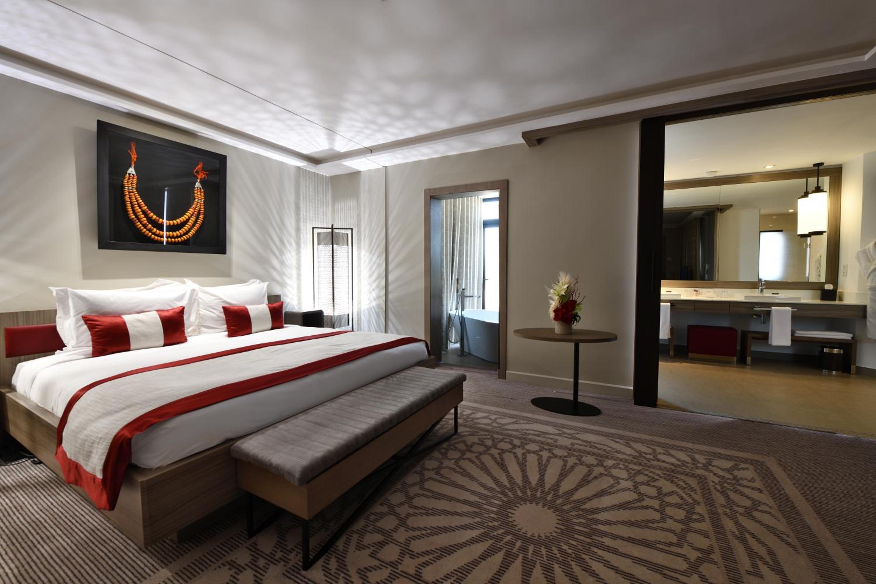 2 Bedrooms, Family Suite, King Bed