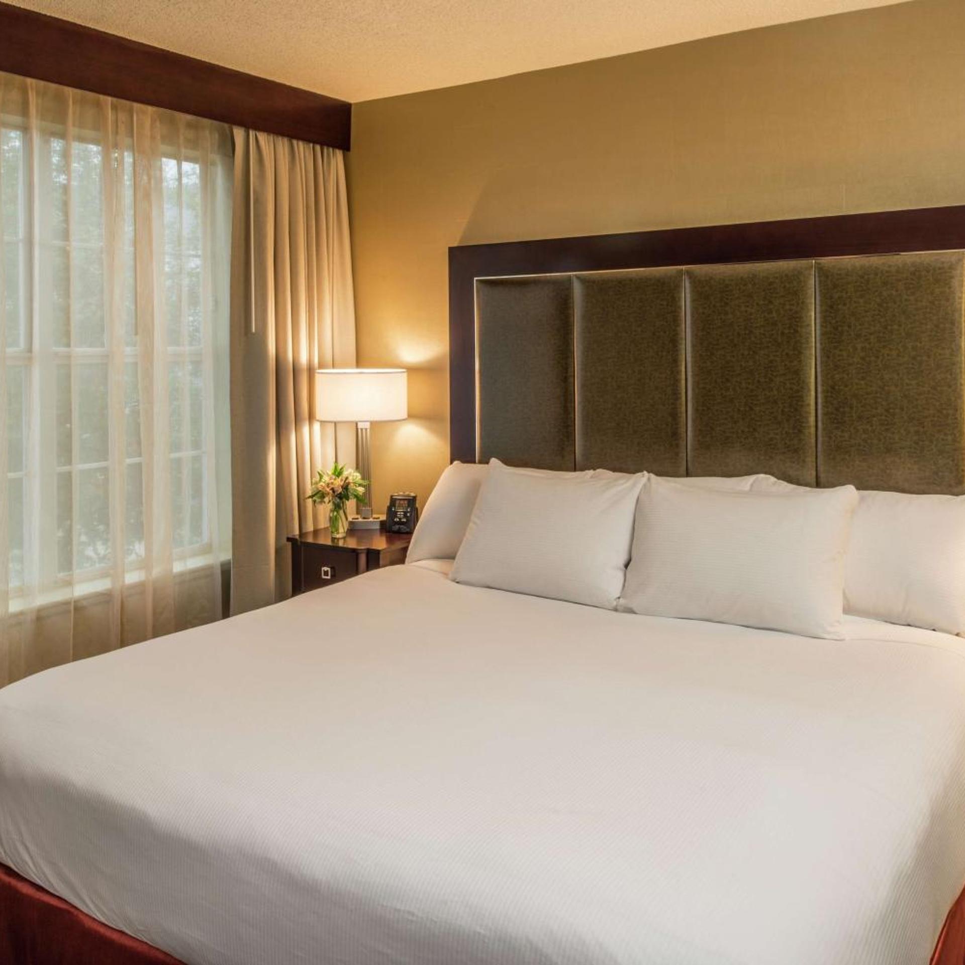 1 BEDROOM, SUITE, KING BED, COURTYARD VIEW