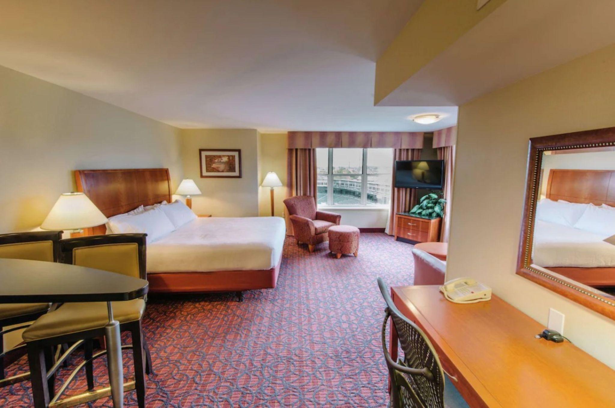 Room, King Bed, City View, 2 Bathrooms, Sofa