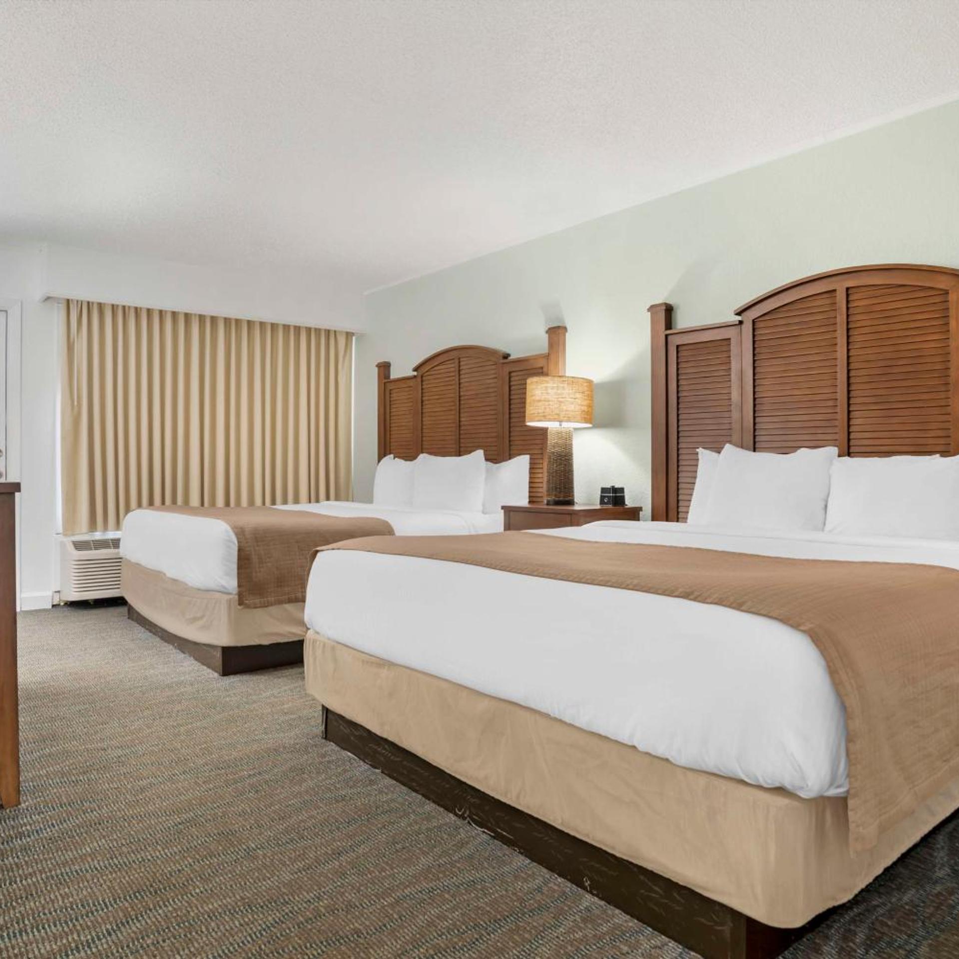 Suite, 2 King Beds, Street View