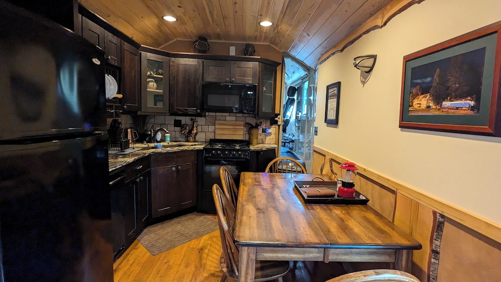 Loge Glacier National Park 38/50