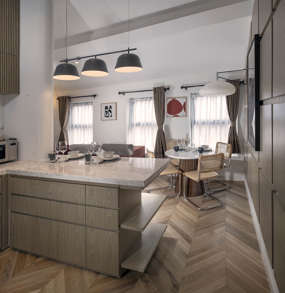 Trueman Court Luxury Serviced Apartments 11/55