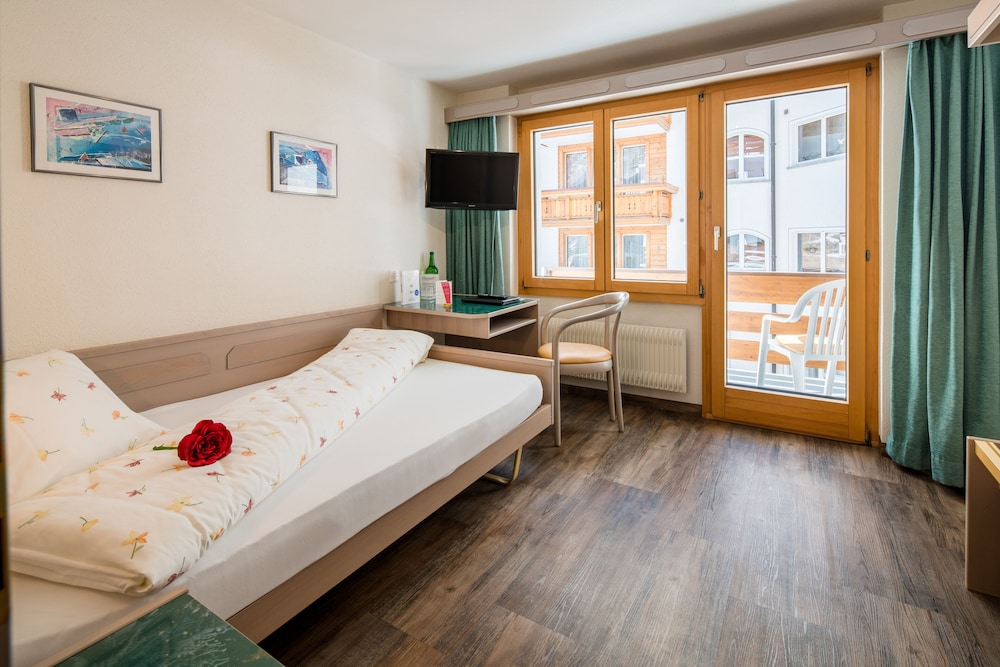 Kristall Saphir Hotel 53/74