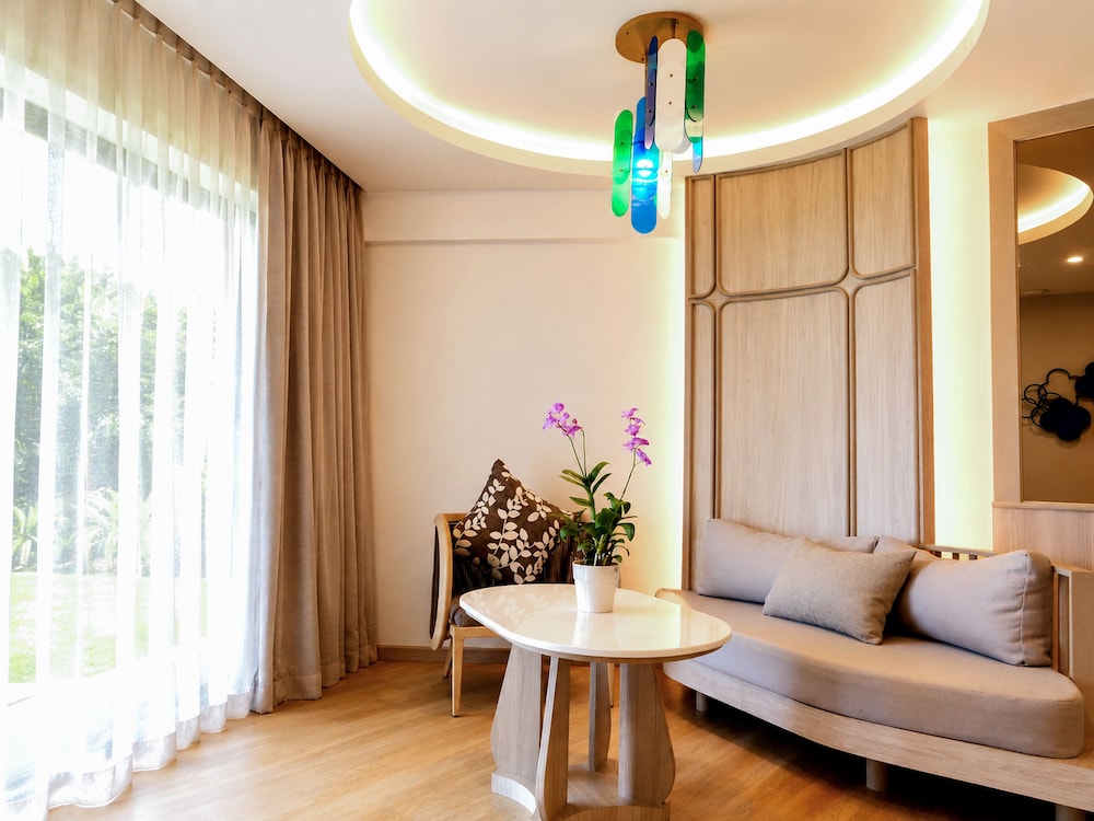 Katathani Phuket Beach Resort 48/66