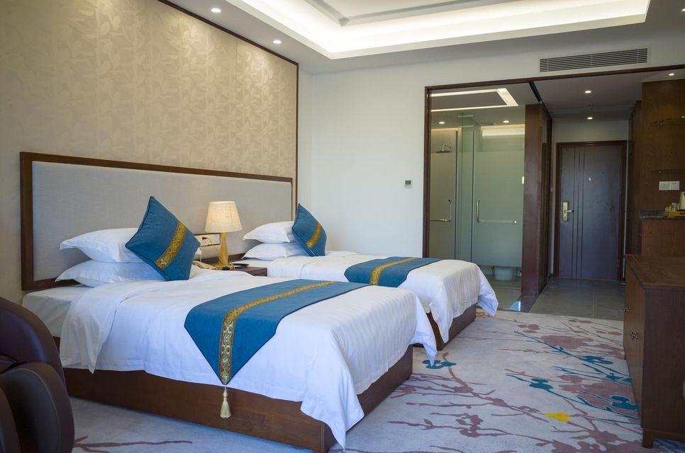 Superior, Deluxe, Twin Beds