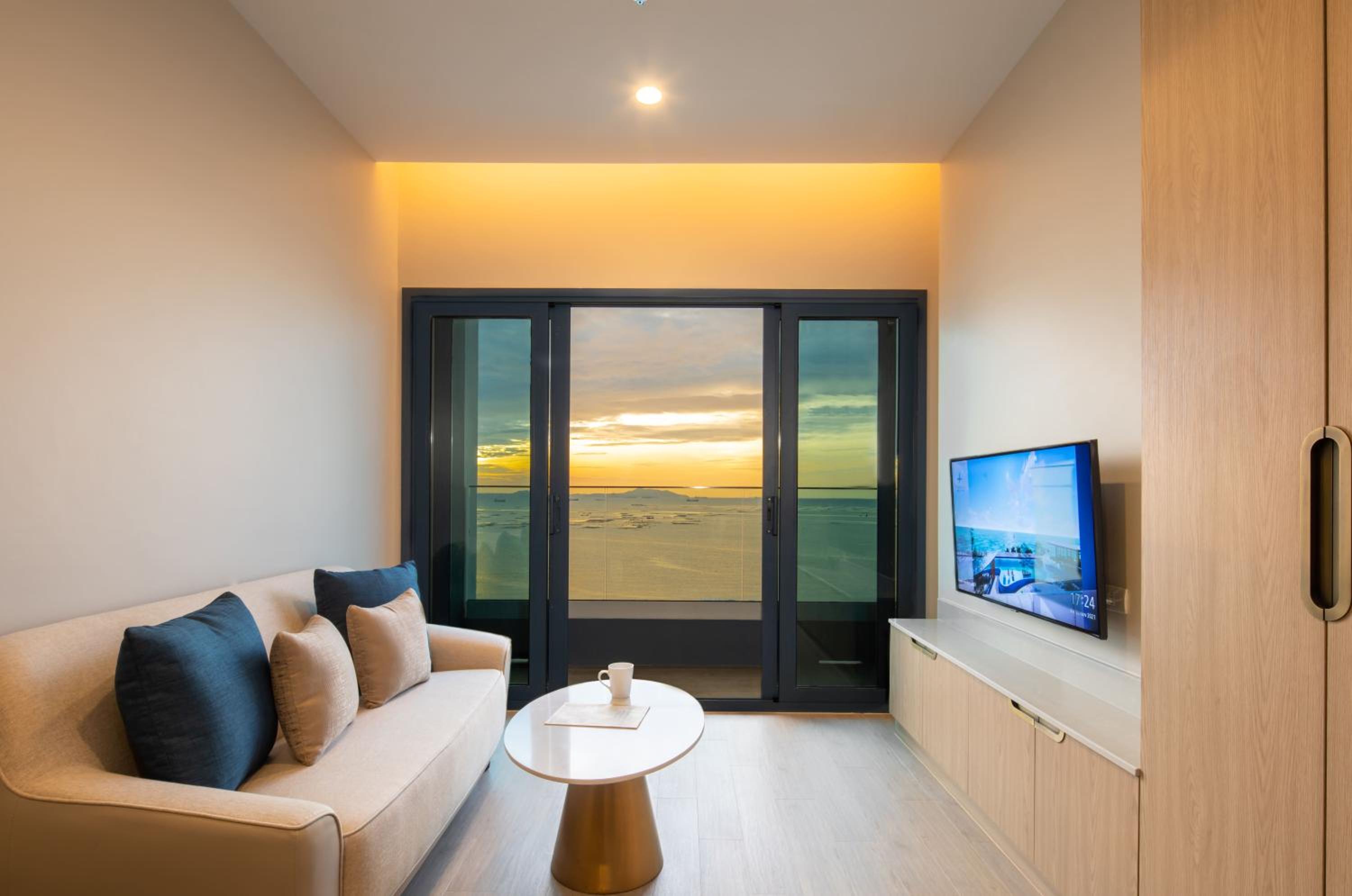 1 BEDROOM, SUITE, TWIN BEDS