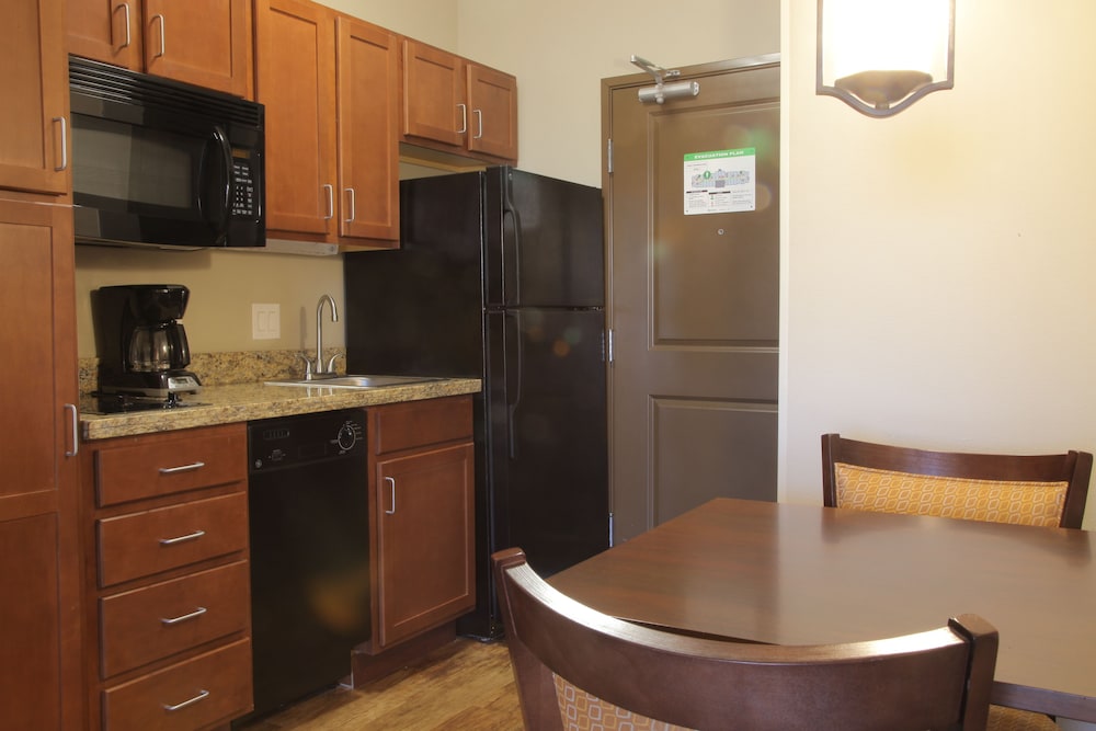 Teddy Apos S Residential Suites Watford City 43/56