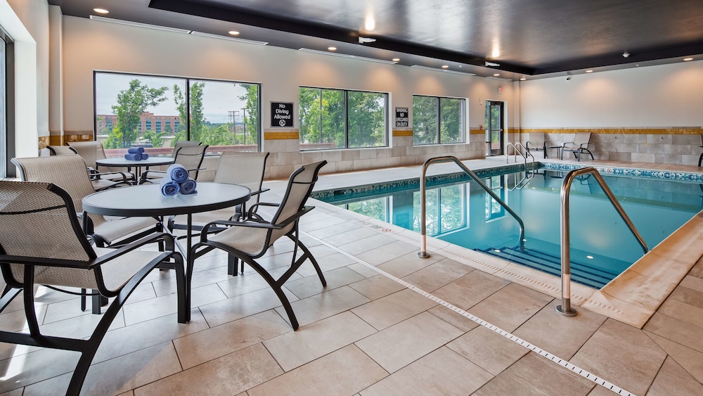 Best Western Plus Cranberry-Pittsburgh North 24/52