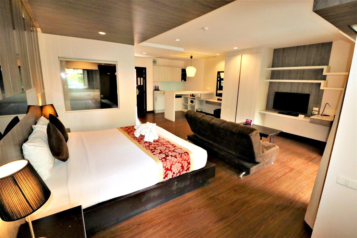 Room, Pool Access