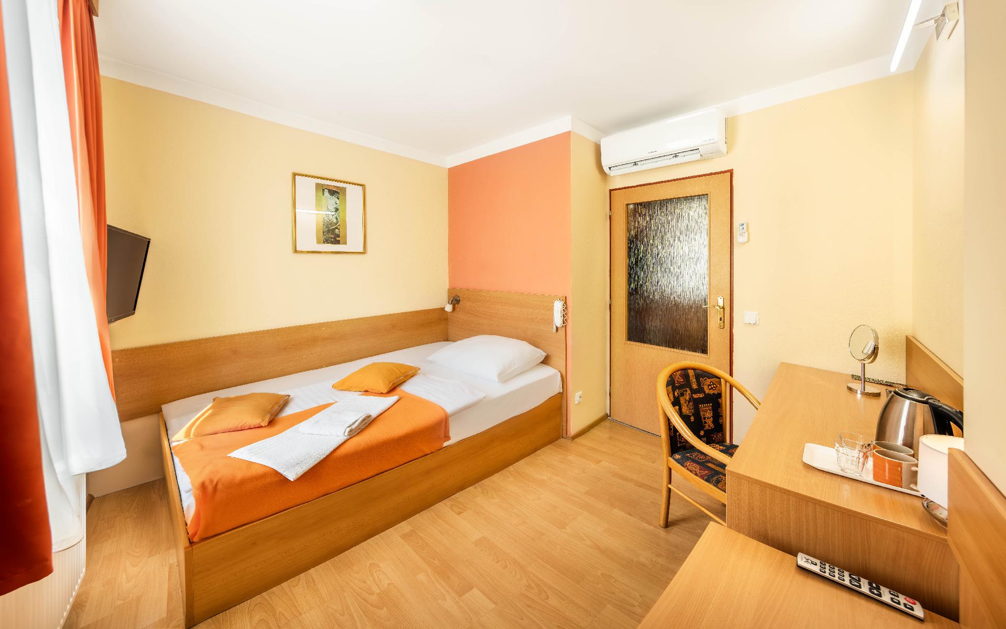 Room, Single, Double Bed