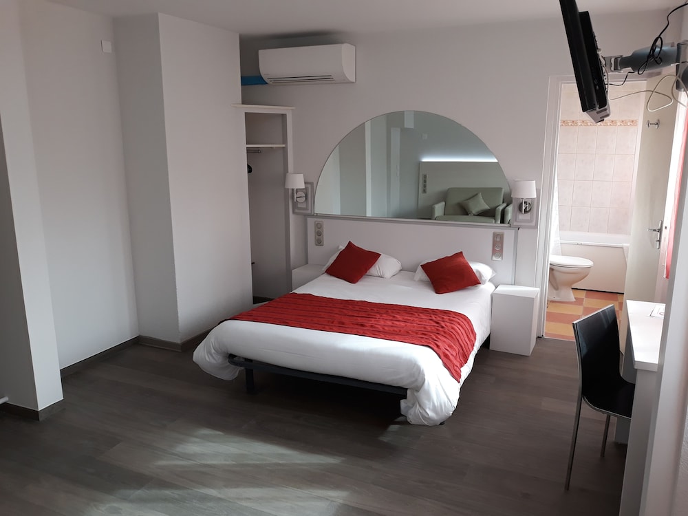 Escatel Hotel 11/60