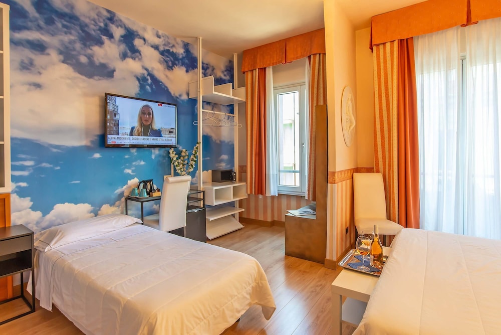 غرفة ثلاثية، Hotel Jane 4/7