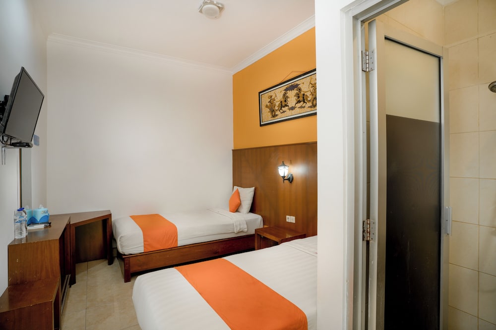 Hotel Poncowinatan - Tugu 10/21