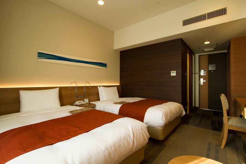 ROOM, TWIN BEDS