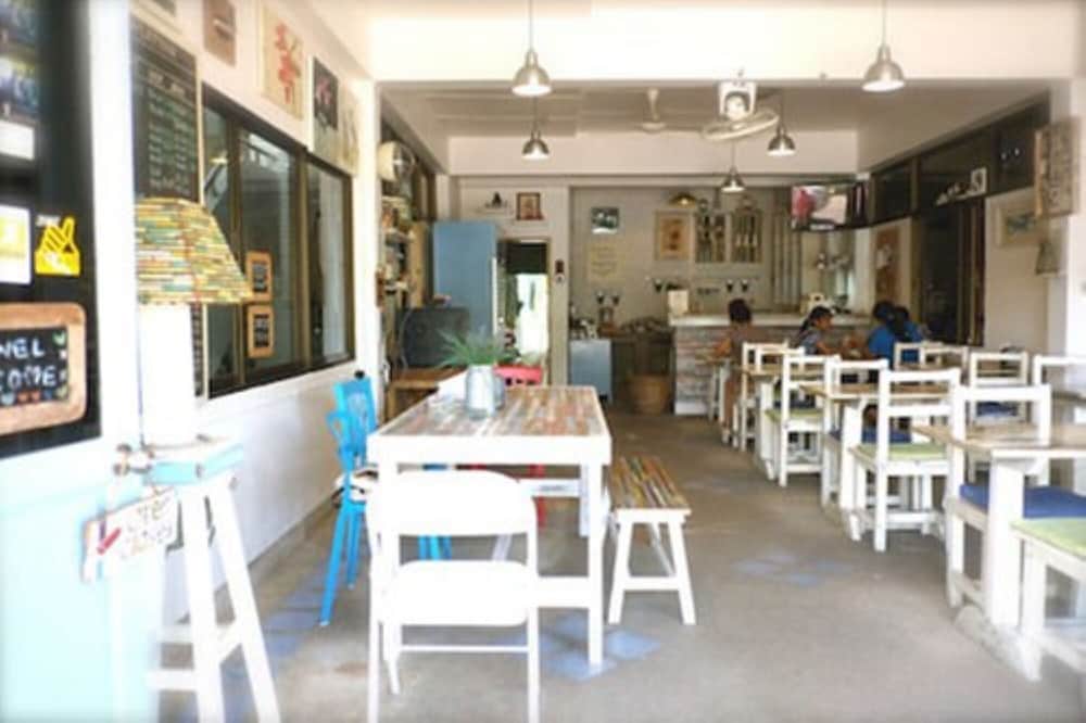 Chanchalay Hip Hostel 40/46