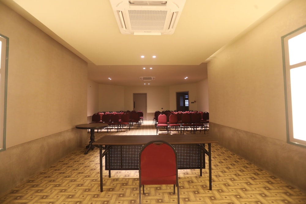 THE INTERNATIONAL HOTEL 10/40