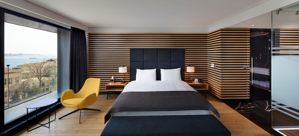 METROPOLITAN HOTELS BOSPHORUS 18/75