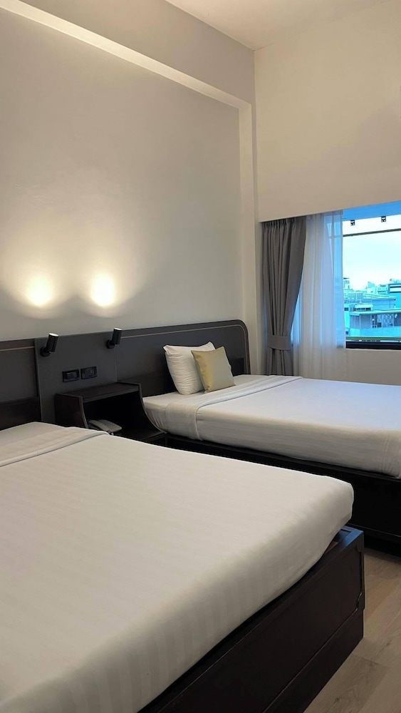 PREMIER, TWIN BEDS