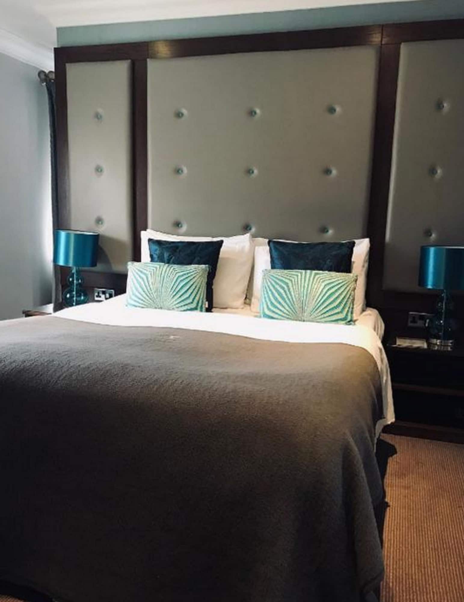 EXECUTIVE, DOUBLE BED