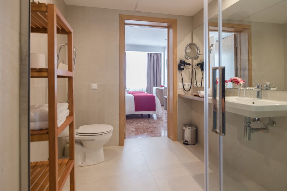Hostal Menurka 50/50