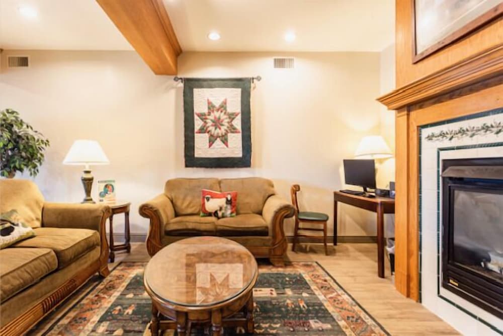 Lancaster Inn and Suites 37/64