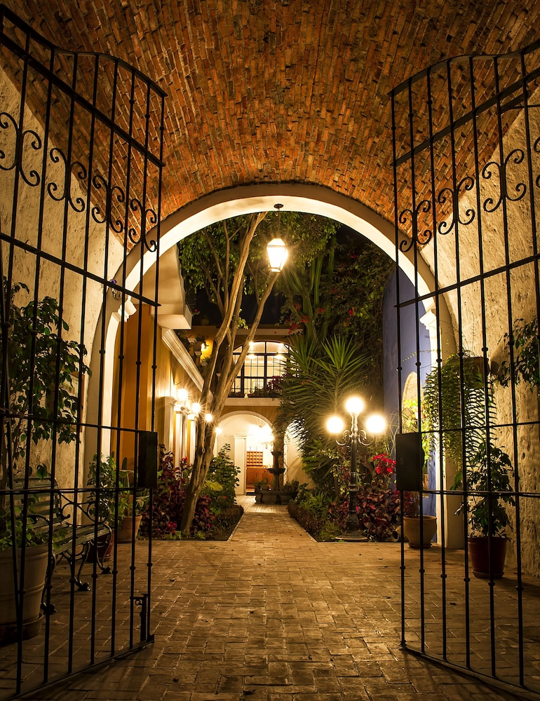 LA HOSTERIA 42/47