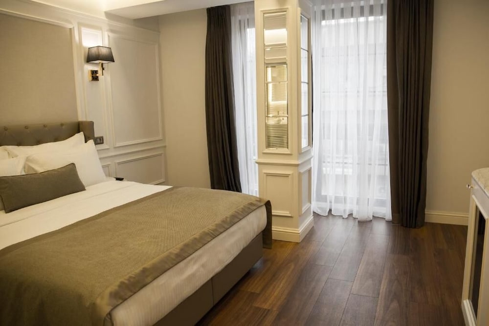 DELUXE, DOUBLE BED