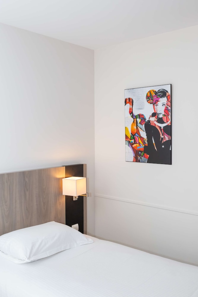 MERCURE Chartres Est 12/65