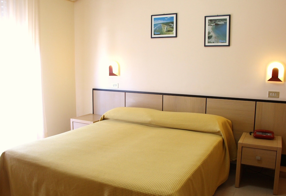Hotel Cristalda 7/30