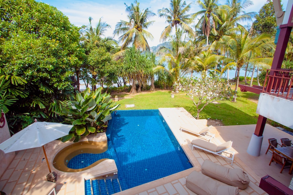 Amatapura Beach Villa 1 13/59
