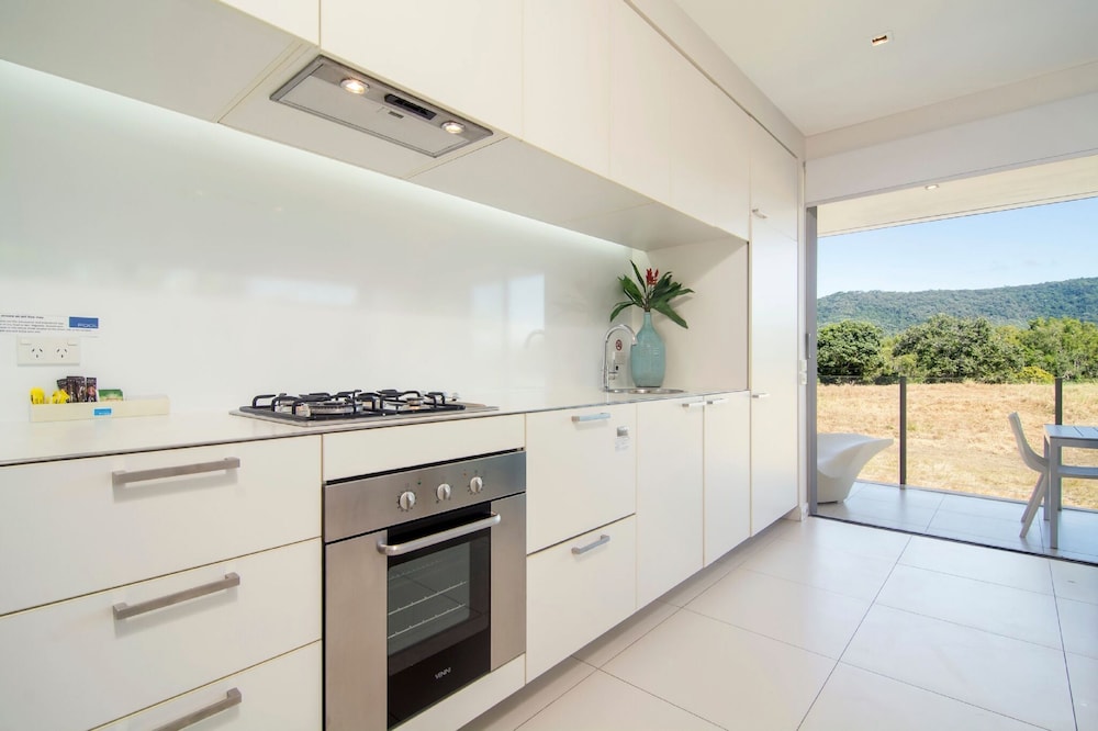Pool Port Douglas 50/50