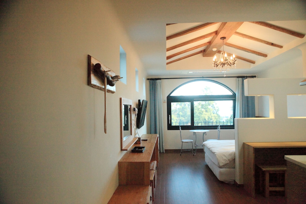 Nomad Pension In Jeju 40/62