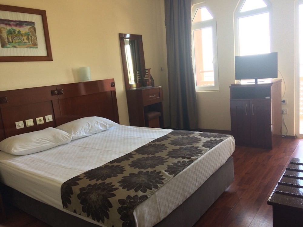 Nazar Beach City & Resort Hotel 8/32