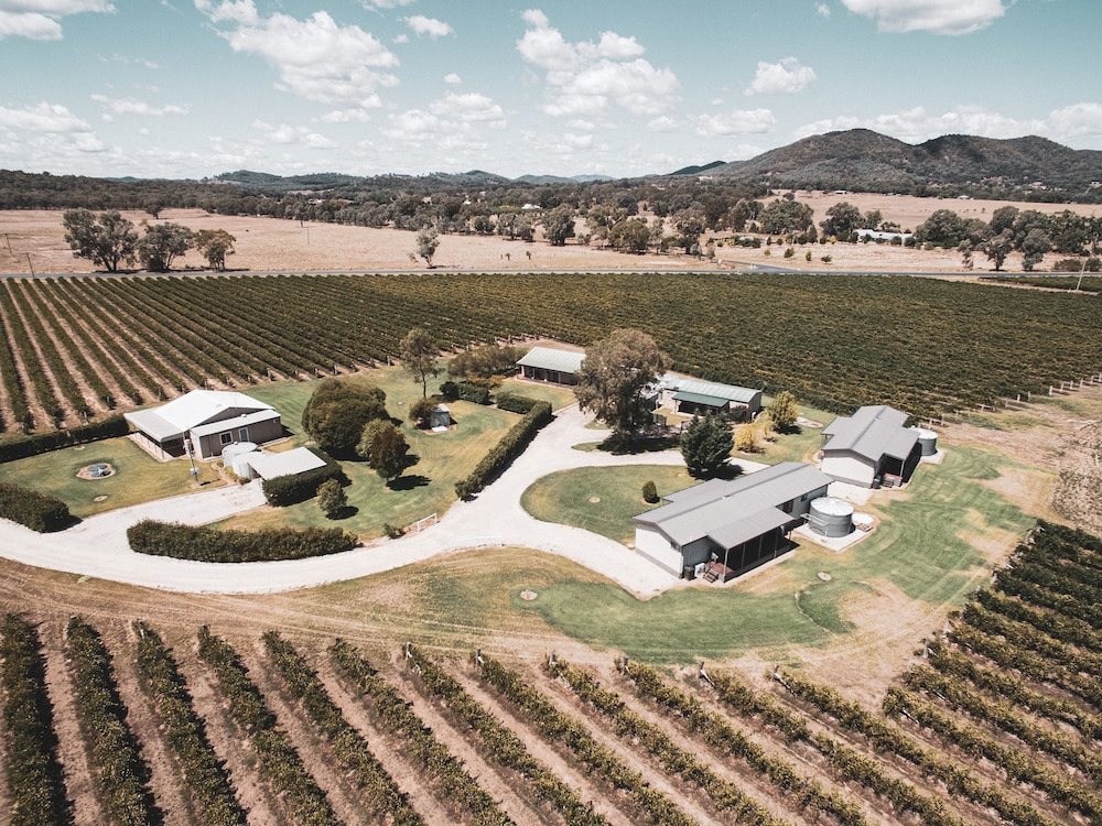 Farmers Quarters 25/29