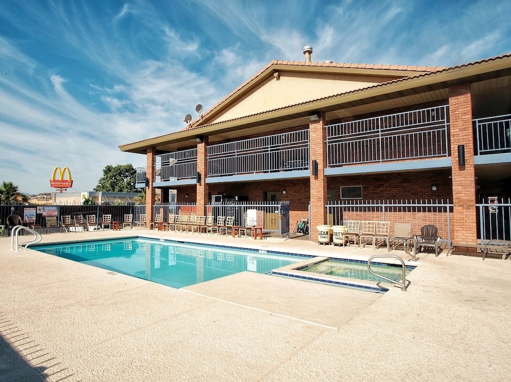 Claridge Inn 3/57