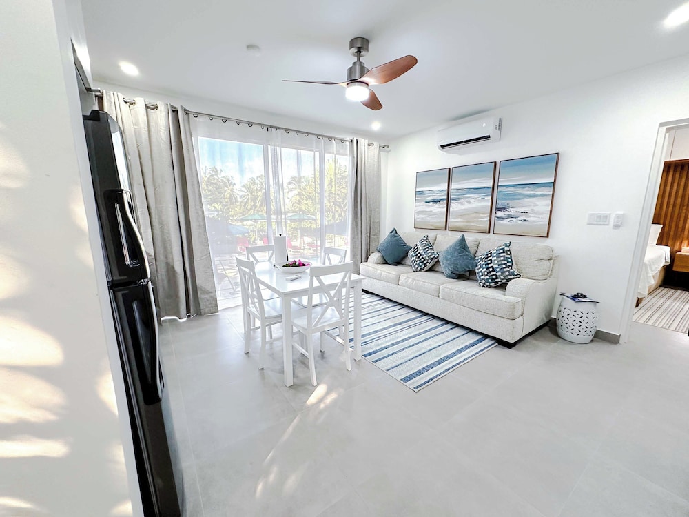 The Palms Resort 27/62