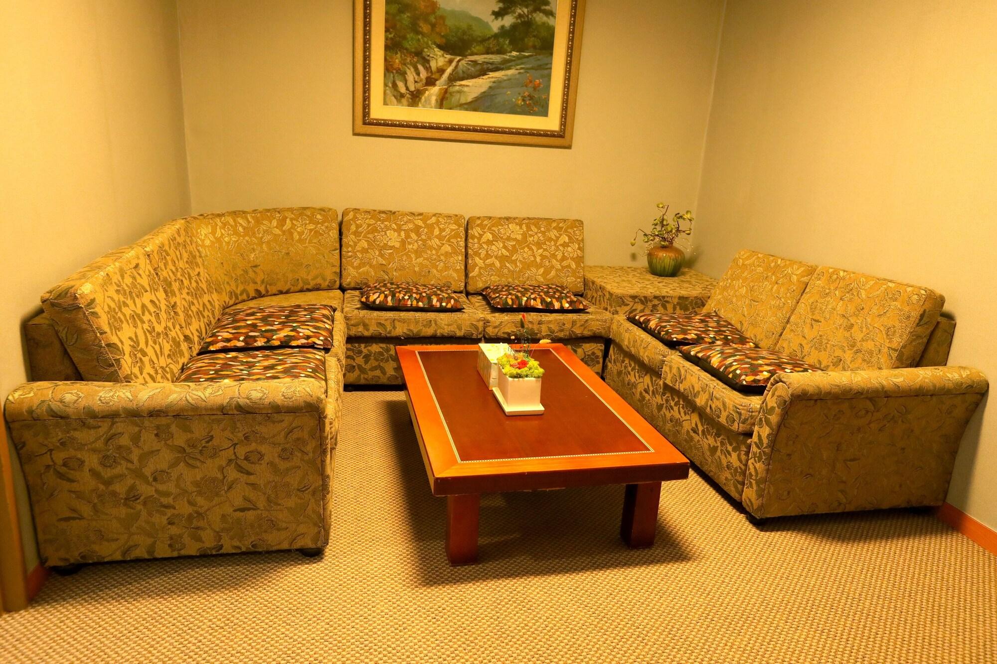 Prime Tourist Hotel 48/56