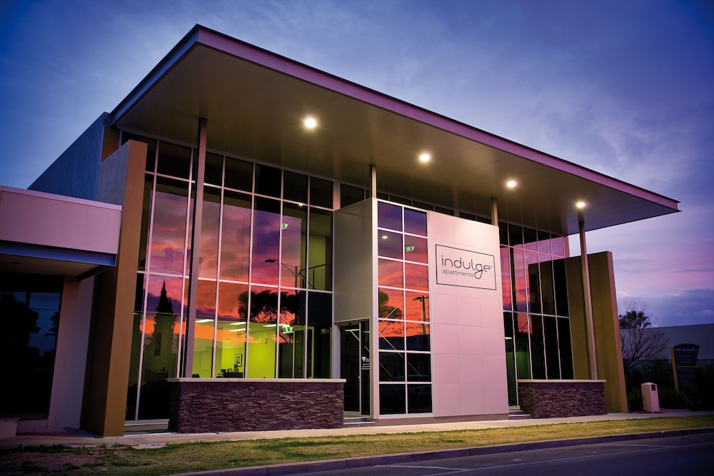 INDULGE APARTMENTS LANGTREE photo1