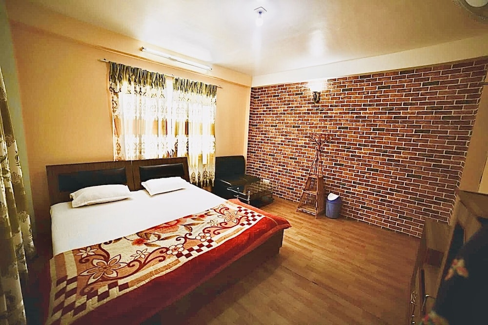 Sara's Backpackers Hotel 30/74