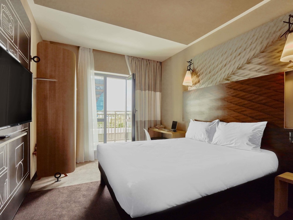 Superior, Queen Bed, Balcony