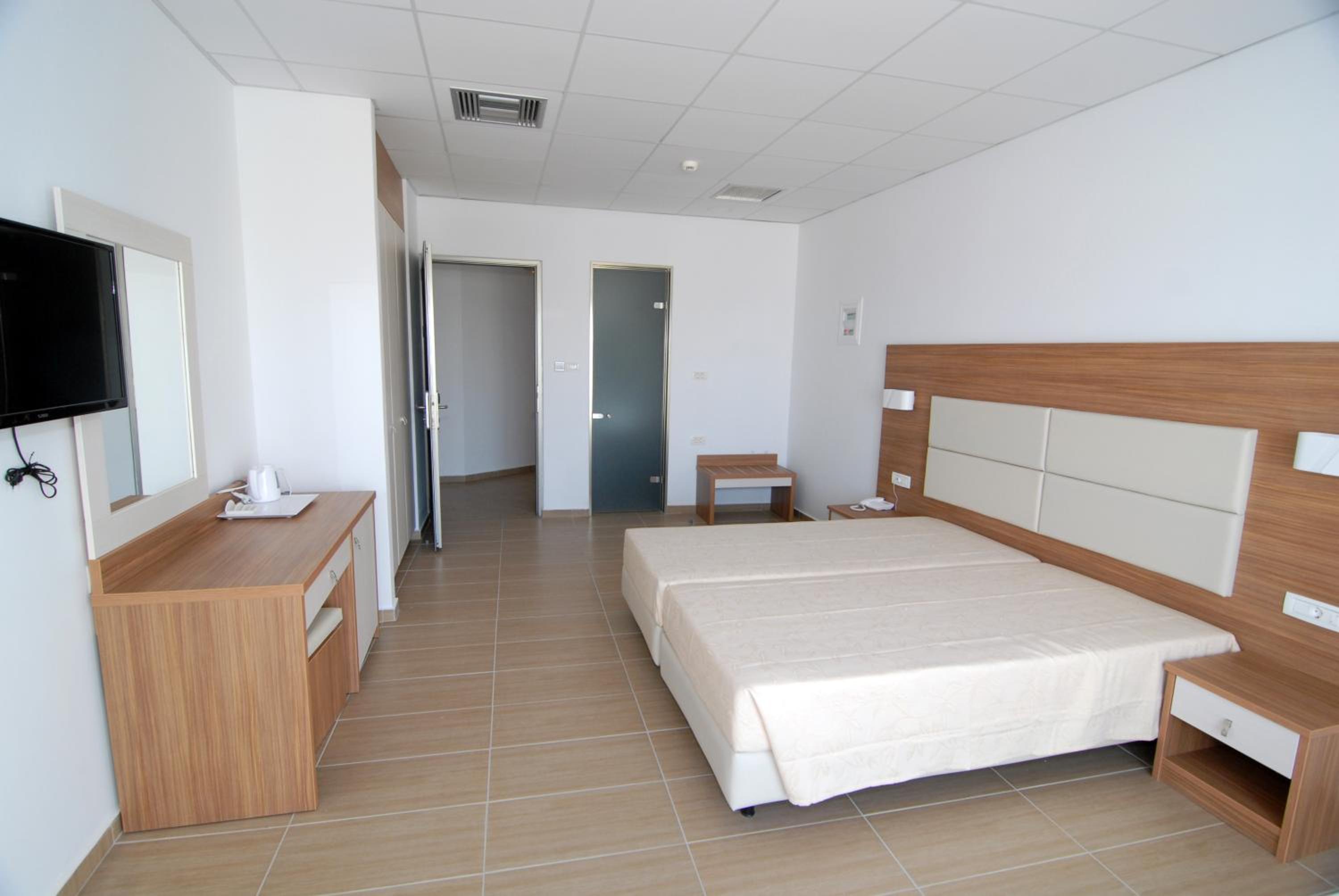 Royal Bay Suites 23/63