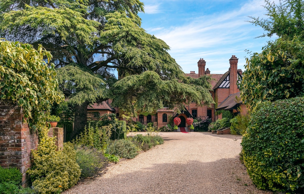 Careys Manor & Senspa 1/55