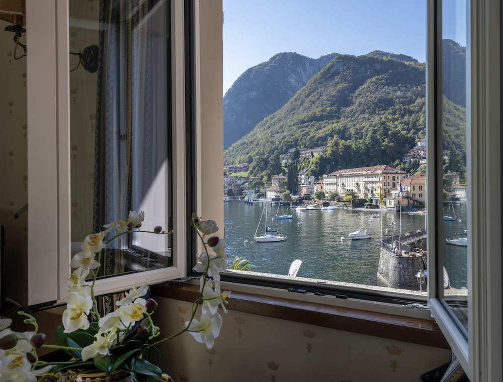 Hotel Du Lac 38/43
