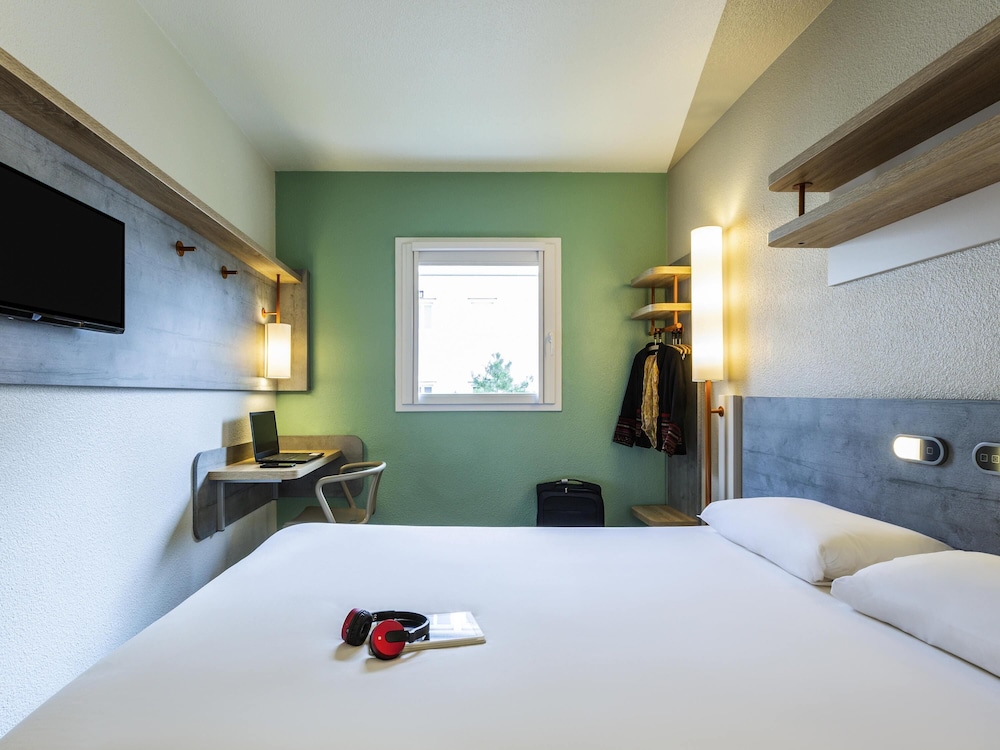 ROOM, DOUBLE BED