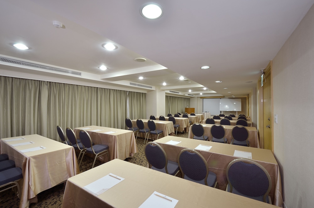 Hotel Regalees 32/43