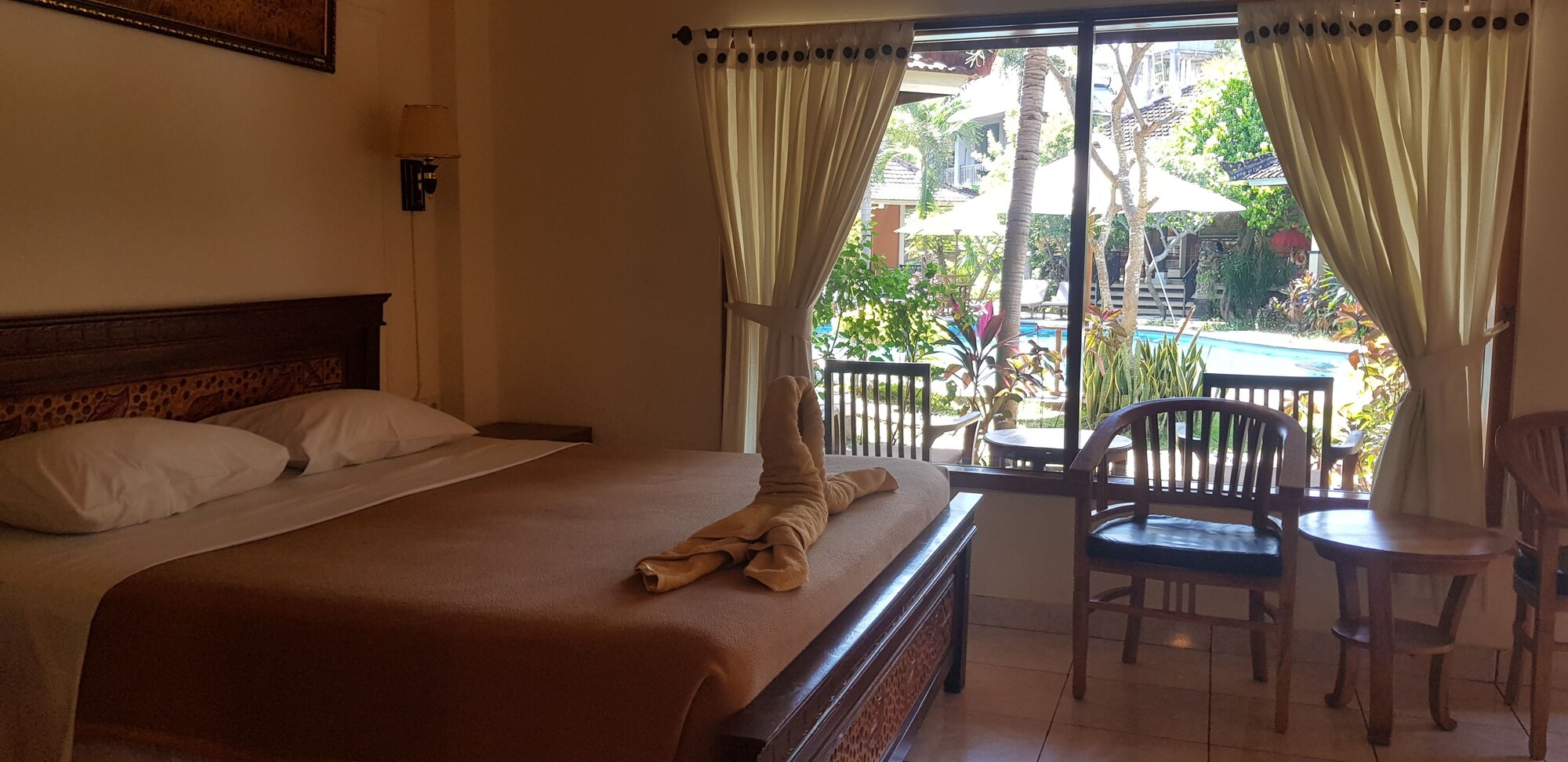 DELUXE, KING BED, POOL VIEW, BATHTUB