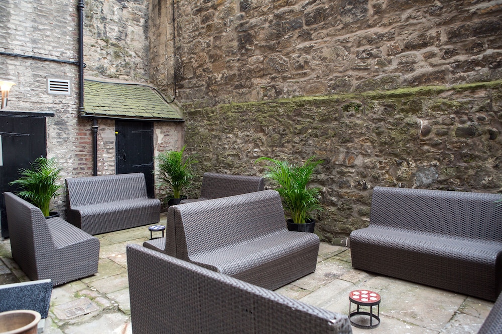 Edinburgh Castle Apartments And Suites 34/55