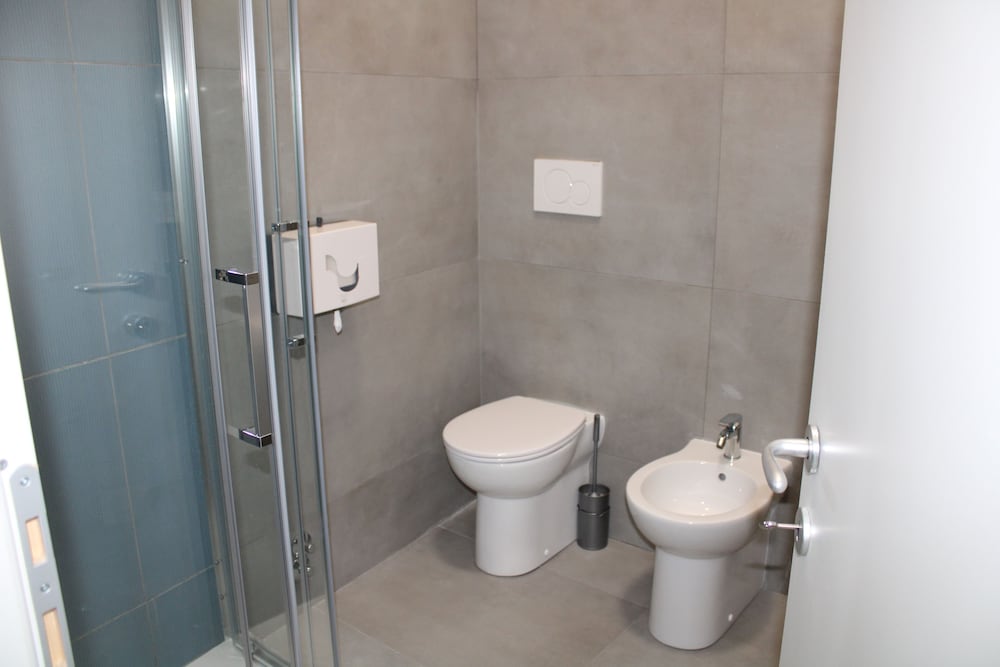 FEMALE DORM, FEMALE ONLY, PRIVATE BATHROOM