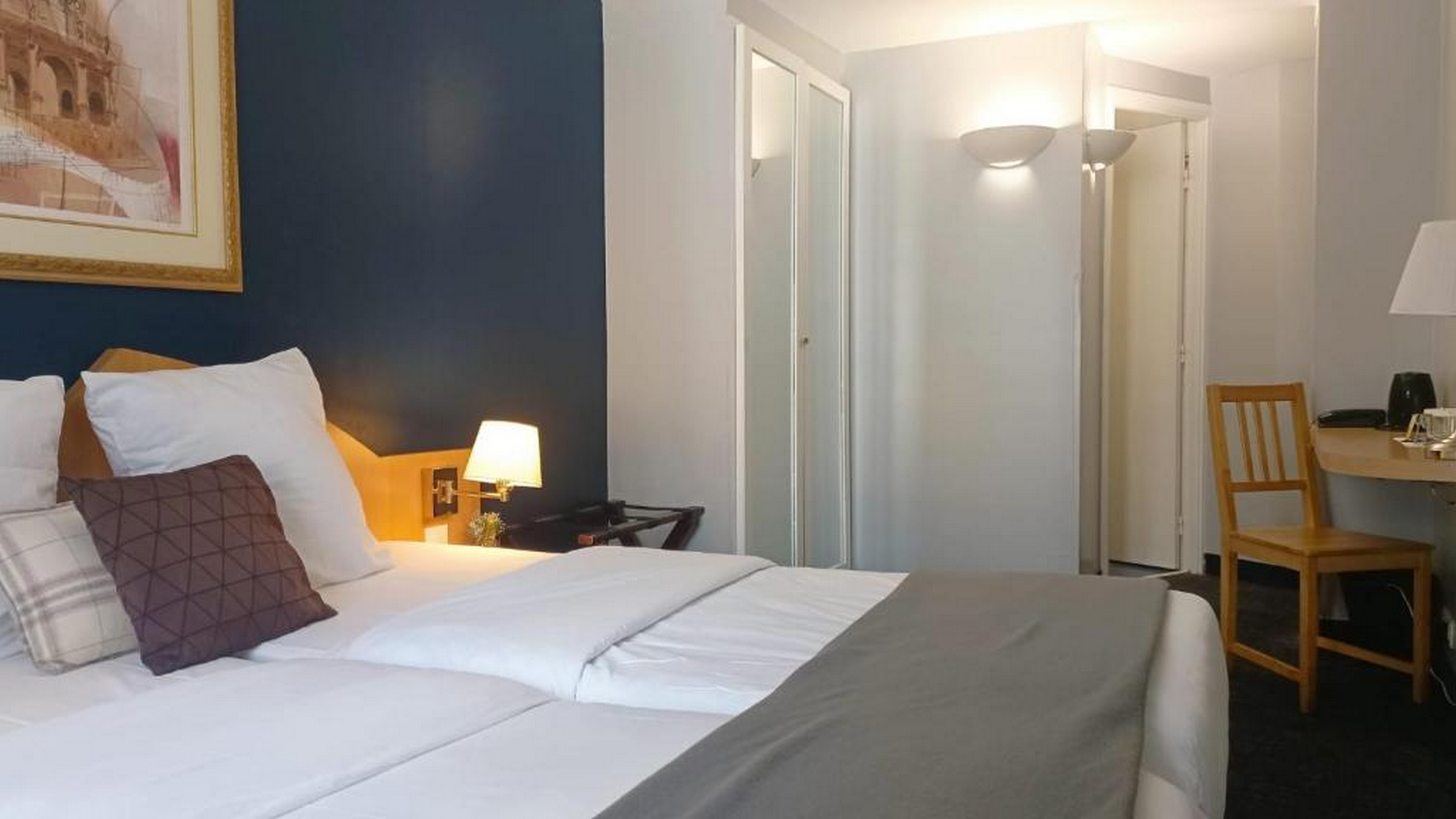 Standard, Twin Beds
